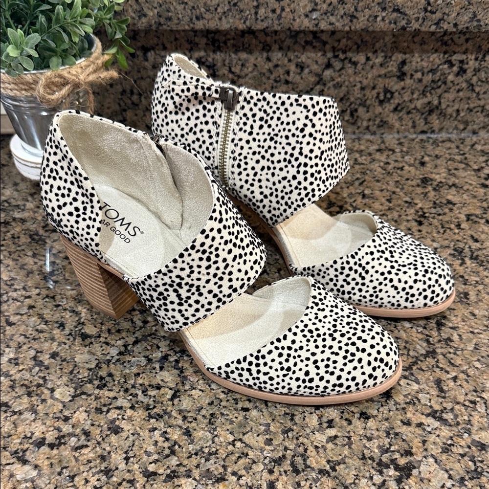 TOMS Women's Spotted Black and Cream Heels